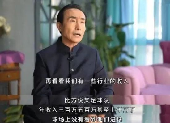 电话一接通，他就恭敬的说：叶大师，在下宝富贵，听闻您周一上午要来参加拍卖会，所以我特地给您留了最好的包厢。